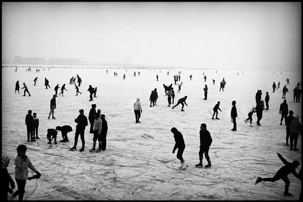 Leonard Freed NETHERLANDS. Amsterdam. 1964. Winter scene . Magnum Photos