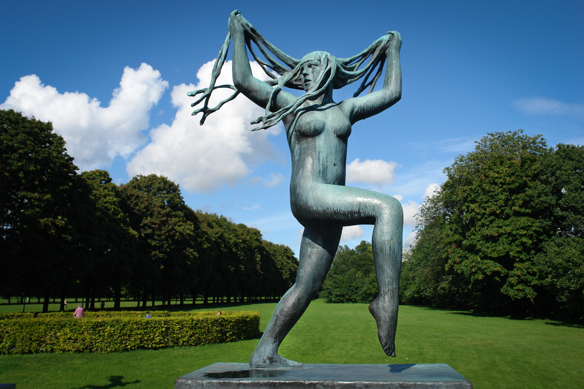 скульптурный парк Вигеланна (Vigelands skulpturpark), грандиозный комплекс из 670 гранитных и бронзовых фигур. 