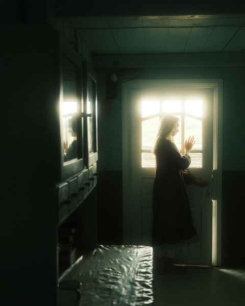 Key elements of cinematic photography: Lighting