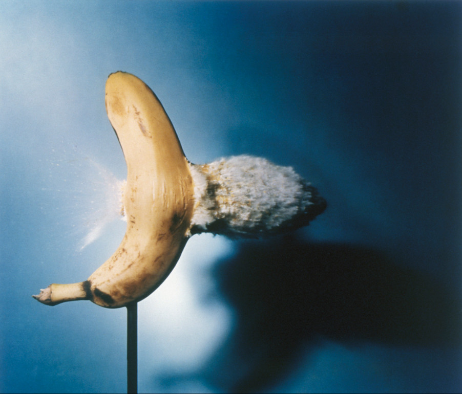Harold-Edgerton-Bullet-Through-Banana-1964.jpg