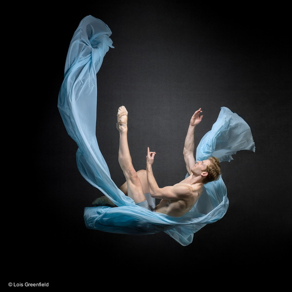 photo by Lois Greenfield